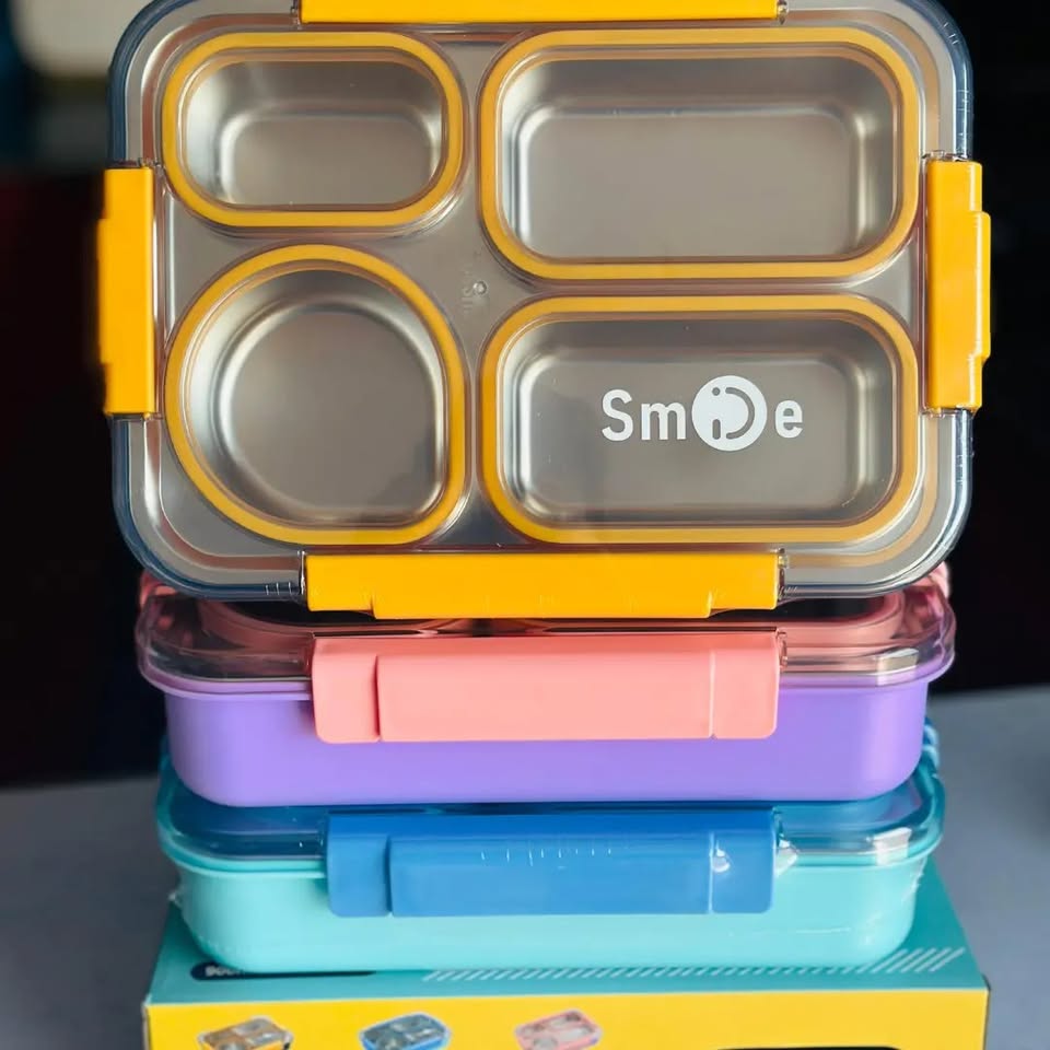 900ml Smile 4 Compartment Lunch Box